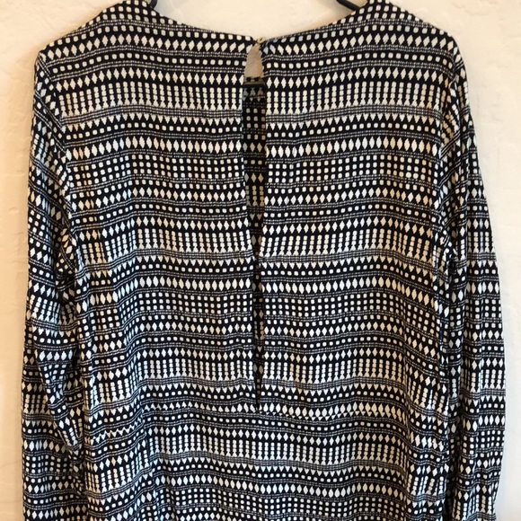 H&M LONG SLEEVE DRESS W/ KEYHOLE CUTOUT BACK - Picture 5 of 5